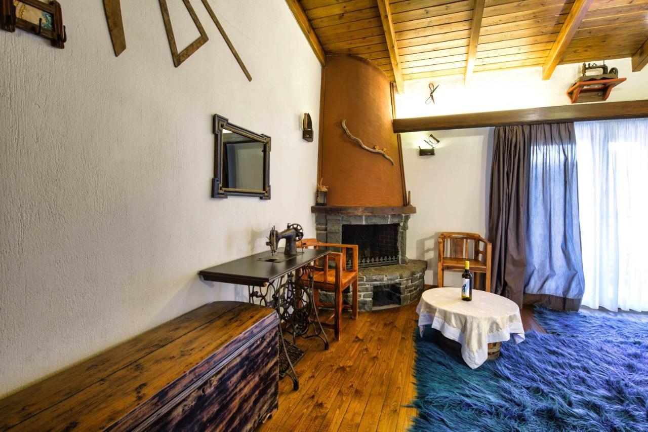 Hotel Teloneio Plaka  Buitenkant foto